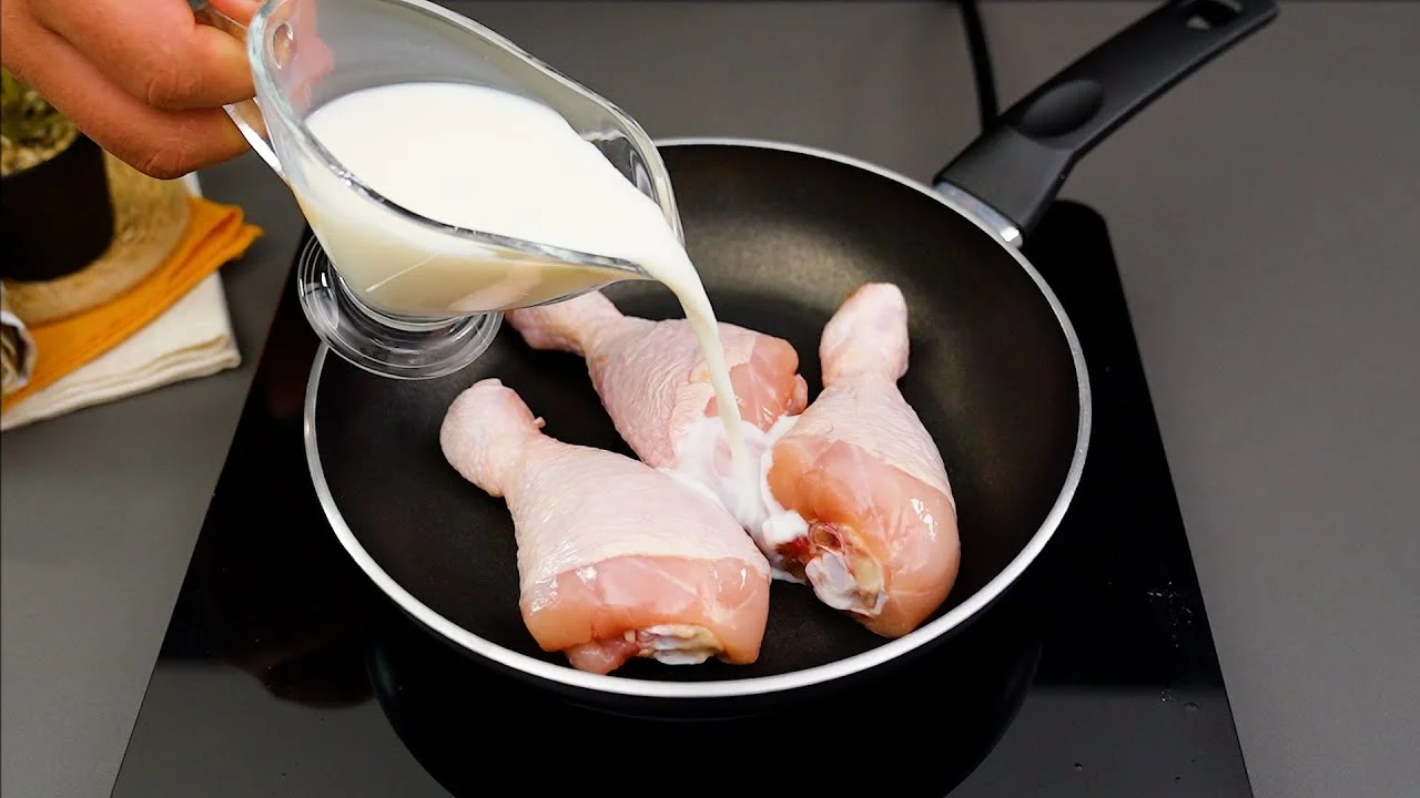 Coxas de Frango Crocantes com Toque Especial são uma receita diferente, saborosa e perfeita para...