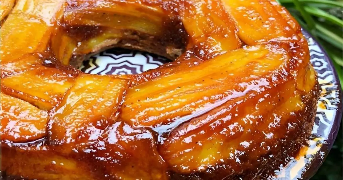 Bolo de Banana Caramelizado: receita fácil e deliciosa para aproveitar bananas maduras. Aprenda a fazer...