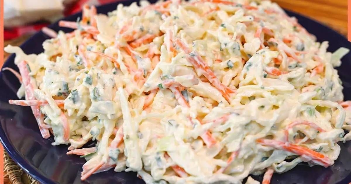 Receita de Salada de Repolho com Frango Cremosa Deliciosa, ideal para o almoço em família....
