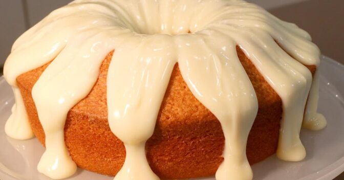 Bolos: Esse Bolo de Iogurte Fofinho Vai Surpreender Você na Primeira Mordida