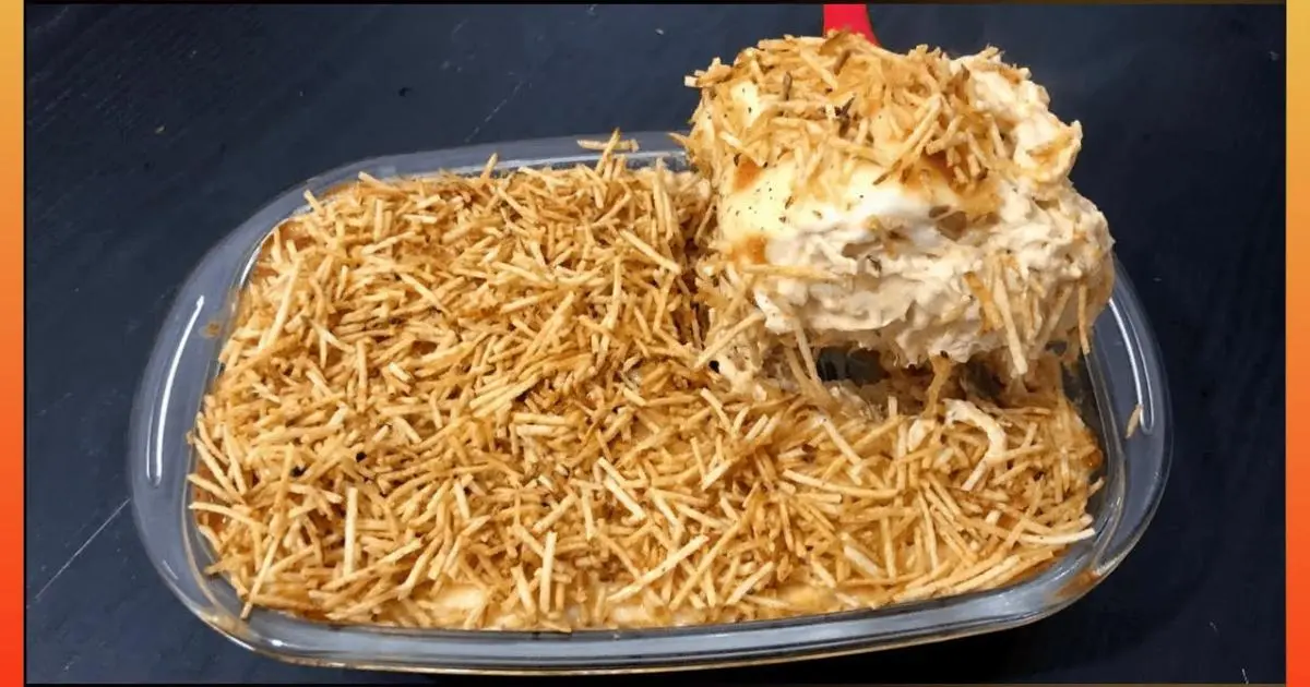 Receita cremosa e fácil de fricassê de frango para um jantar especial....