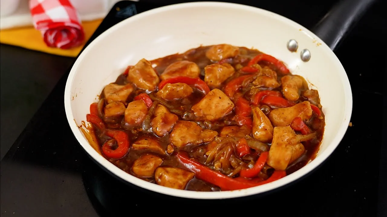 Filé de Frango com Molho Incrível Caseiro é a receita perfeita para um almoço rápido...