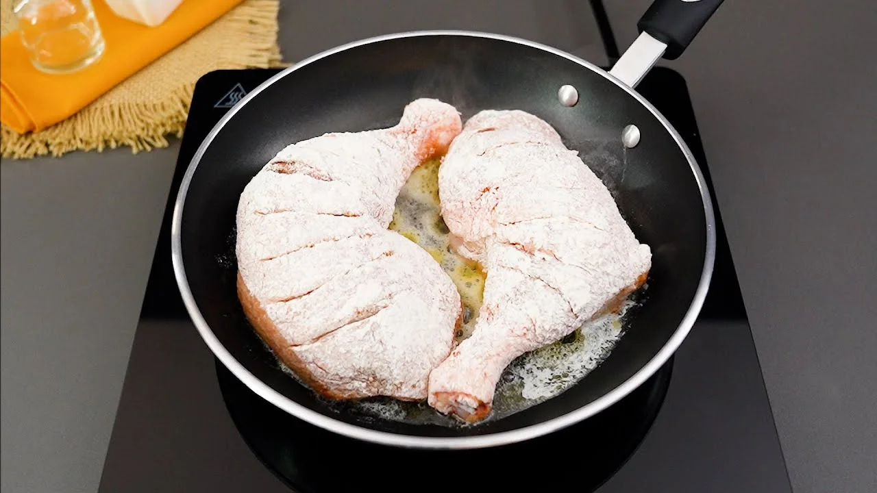 O Frango Crocante com Molho de Mel e Alho Irresistível é uma receita simples que...