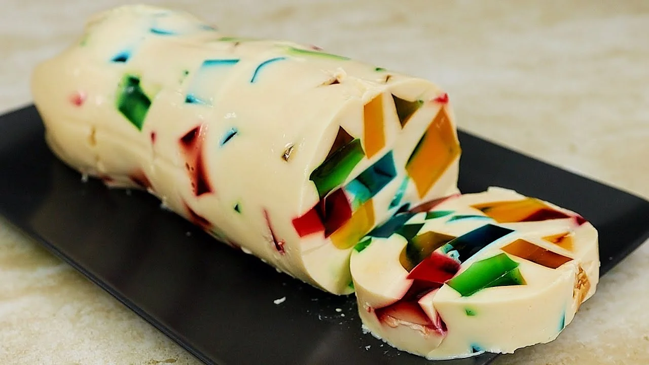 Gelatina Mosaico na Garrafa PET Rápida e Colorida é prática, econômica e linda. Um doce...