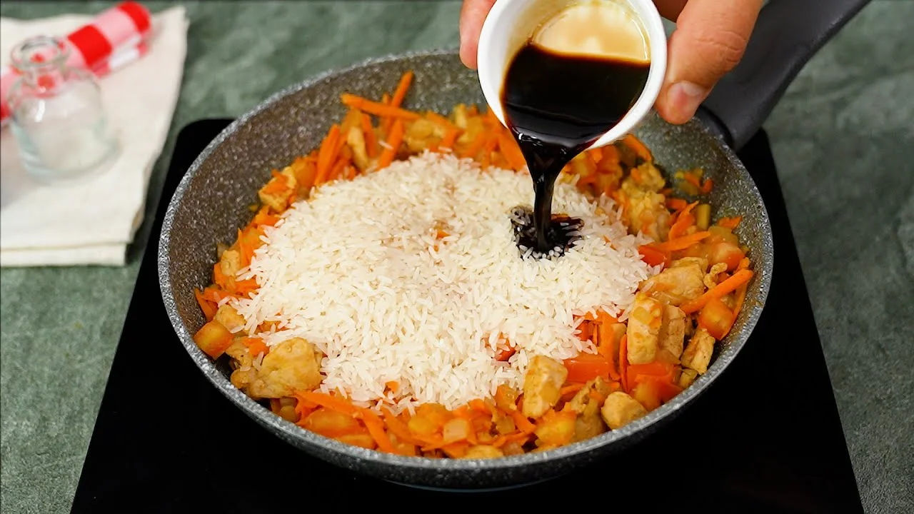Lombo com Arroz Cremoso e Colorido na Panela é a receita fácil e completa que...