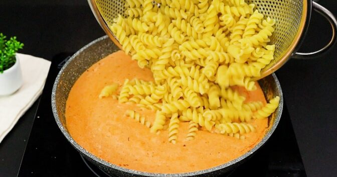 Massas: Macarrão Cremoso com Queijo na Panela