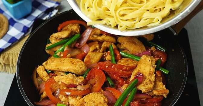 Aves: Macarrão com Frango e Vegetais Irresistível
