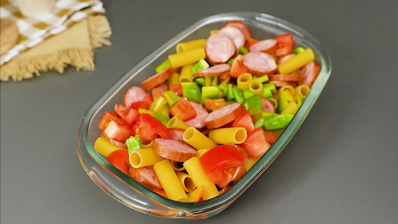 O Macarrão de Forno com Calabresa Delicioso Cremoso é uma receita rápida e fácil que...