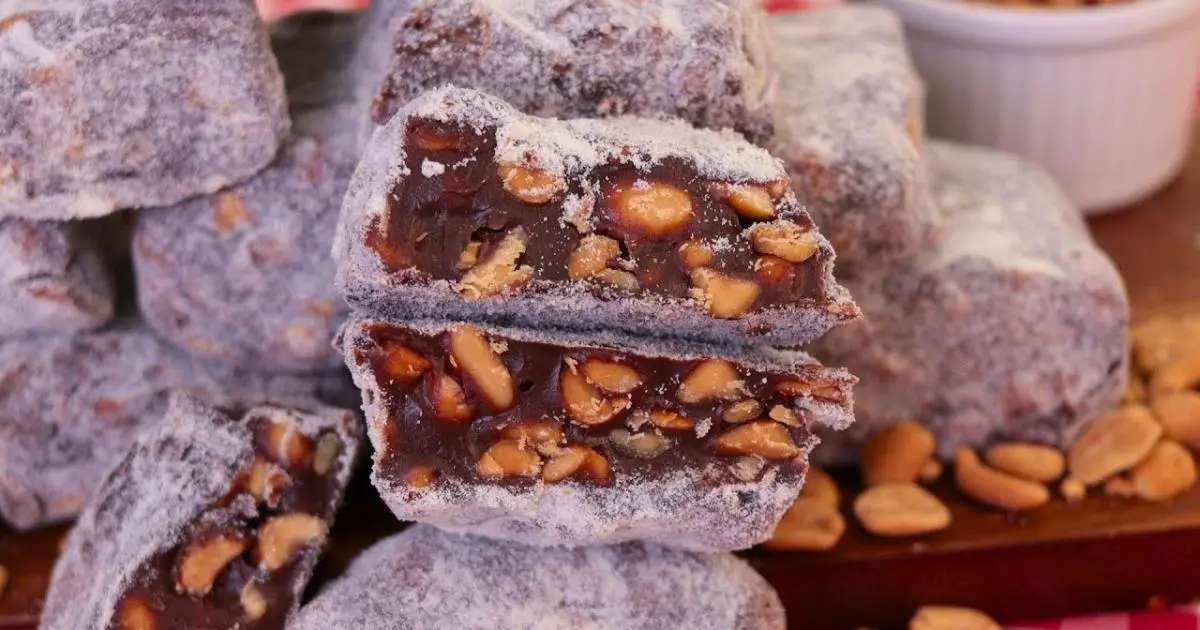 Pé de moça de chocolate cremoso, simples e irresistível para qualquer ocasião....