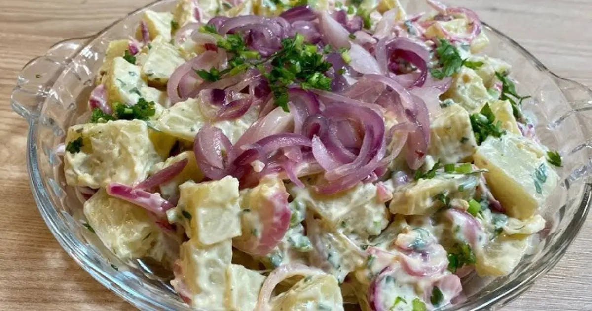 A Salada de Batata Doce Com Bacon e Ovo é cremosa, prática e cheia de...