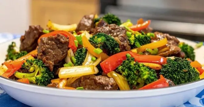 Carnes: Stir Fry de Carne com Cebola Fácil e Saboroso