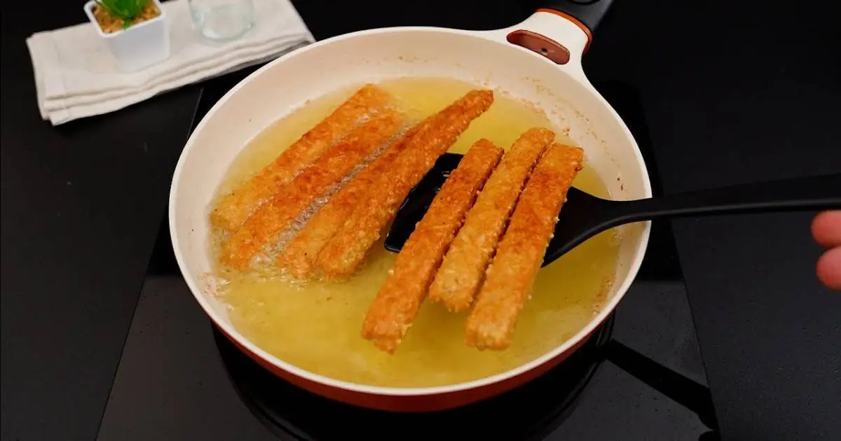 Tiras Crocantes de Frango com Molho Caseiro é o petisco ideal para surpreender com simplicidade...