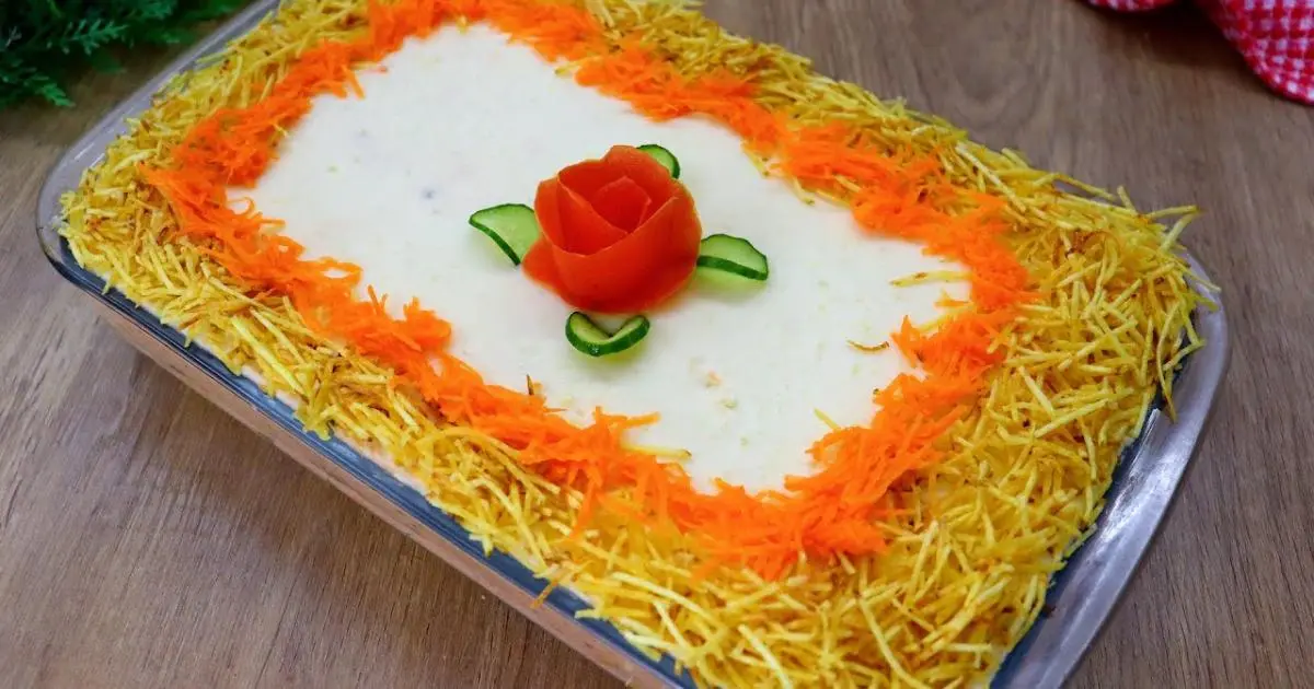 Receita fácil, cremosa e geladinha para lanches ou festas....