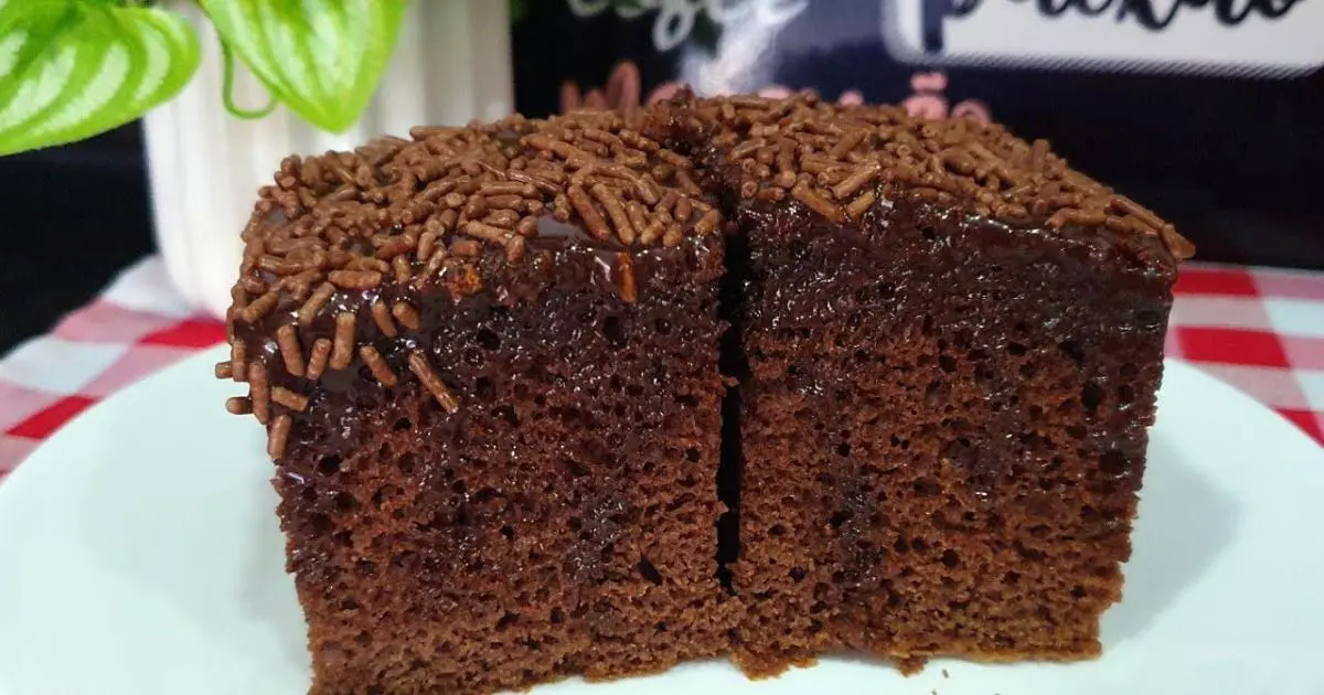 Receita prática de bolo brigadeiro com cobertura cremosa....