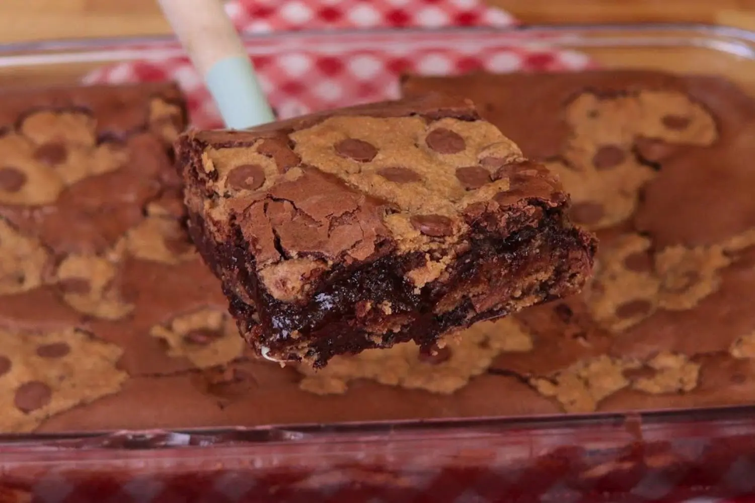 Brownie cremoso + cookie crocante = sucesso garantido....