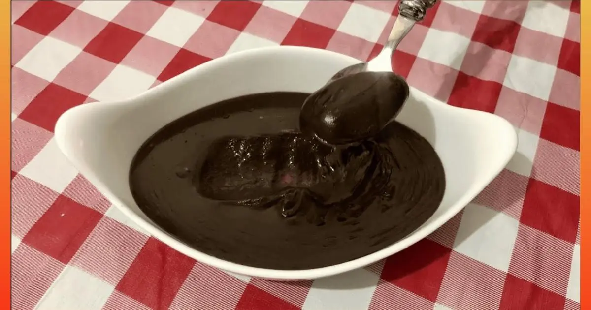Brigadeiro cremoso e fácil feito sem leite condensado. Surpreendente!...