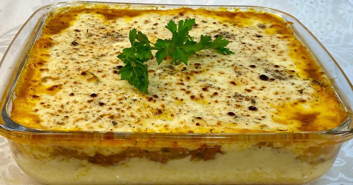Escondidinho de milho com calabresa e queijo gratinado, super cremoso....