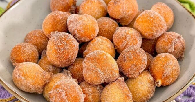 Doces: Esse Bolinho de Chuva Simples Vai Ser o Seu Novo Favorito