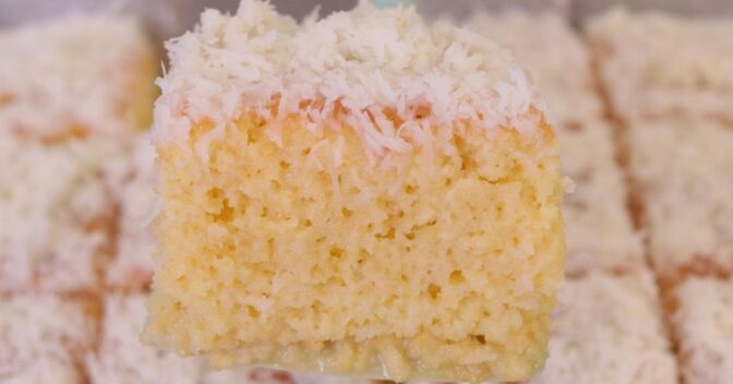 Bolos: Esse Bolo de Fubá com Coco é Molhadinho e Derrete na Boca