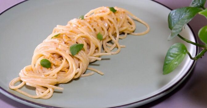 Massas: Esse Espaguete Cremoso com Pasta de Alho Vai Mudar Seu Almoço