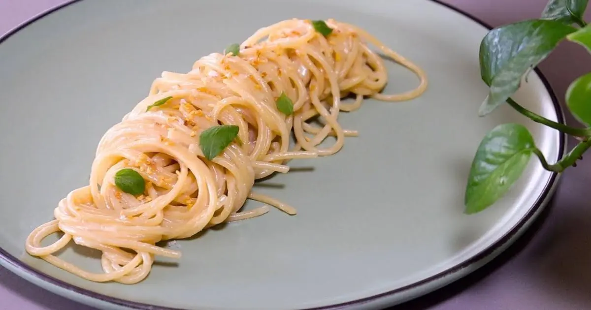 O espaguete mais cremoso com a pasta de alho mais saborosa que existe....
