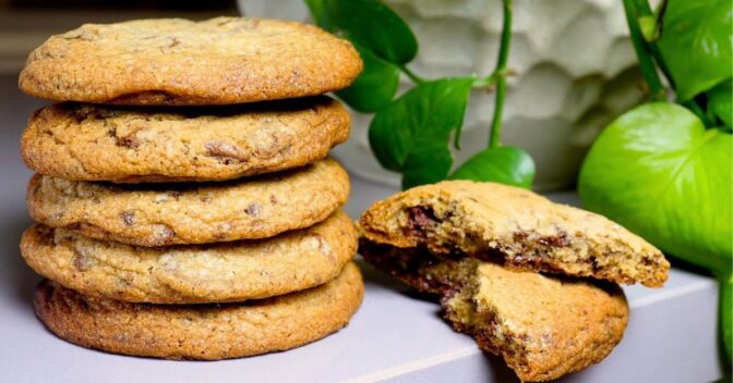 Biscoitos: Esses Cookies com Gotas de Chocolate São os Mais Crocantes Que Você Vai Fazer