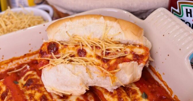 Lanche: O Cachorro-Quente de Forno com Queijo Derretido Que Todo Mundo Vai Pedir Bis