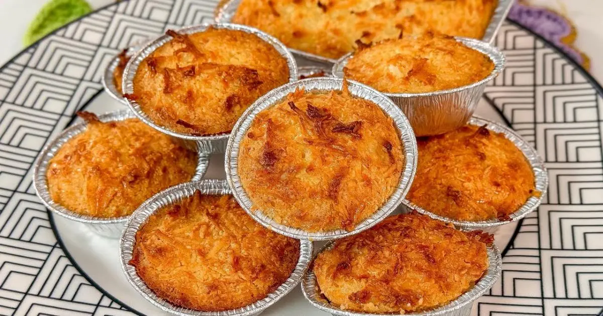 Receita fácil de queijadinha cremosa com coco e queijo, perfeita para vender....