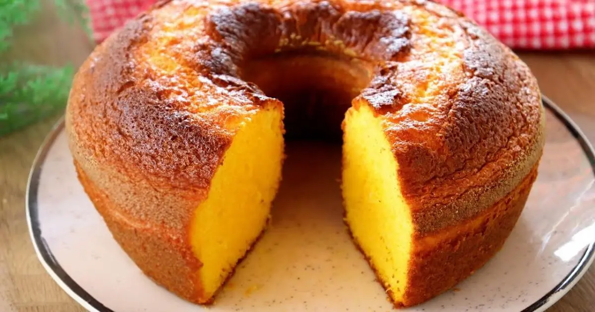 Bolo de milho sem farinha, batido no liquidificador e super fofinho....
