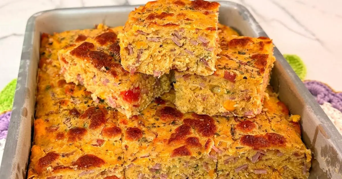 Torta de liquidificador com fubá, recheio farto e sabor caipira....
