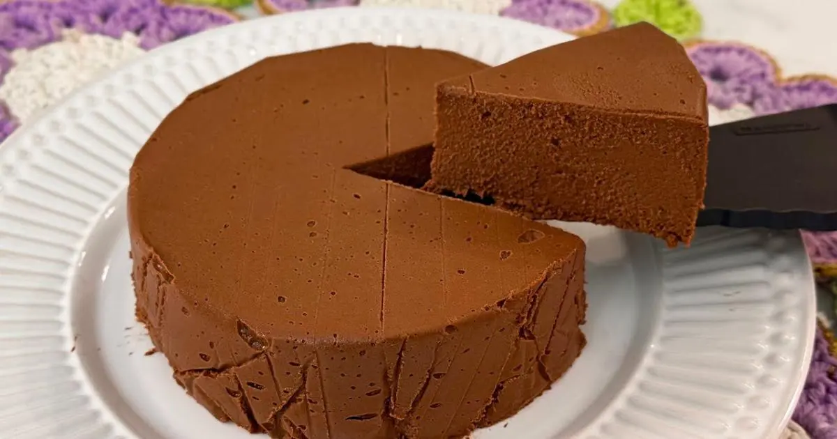 Sobremesa cremosa com banana e chocolate, fácil e sem gelatina....