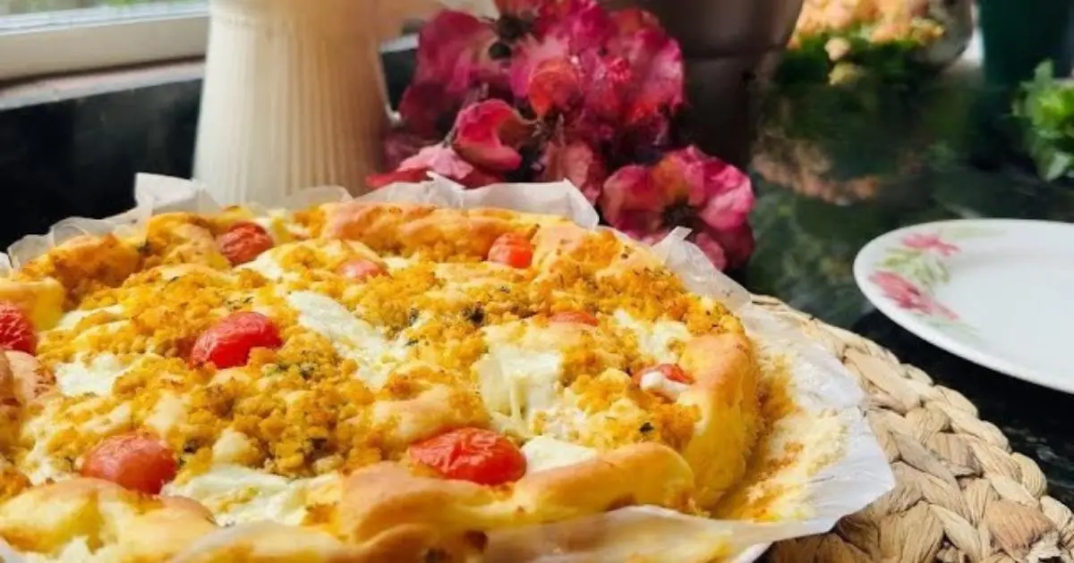 Torta salgada sem glúten com massa cremosa feita no liquidificador....