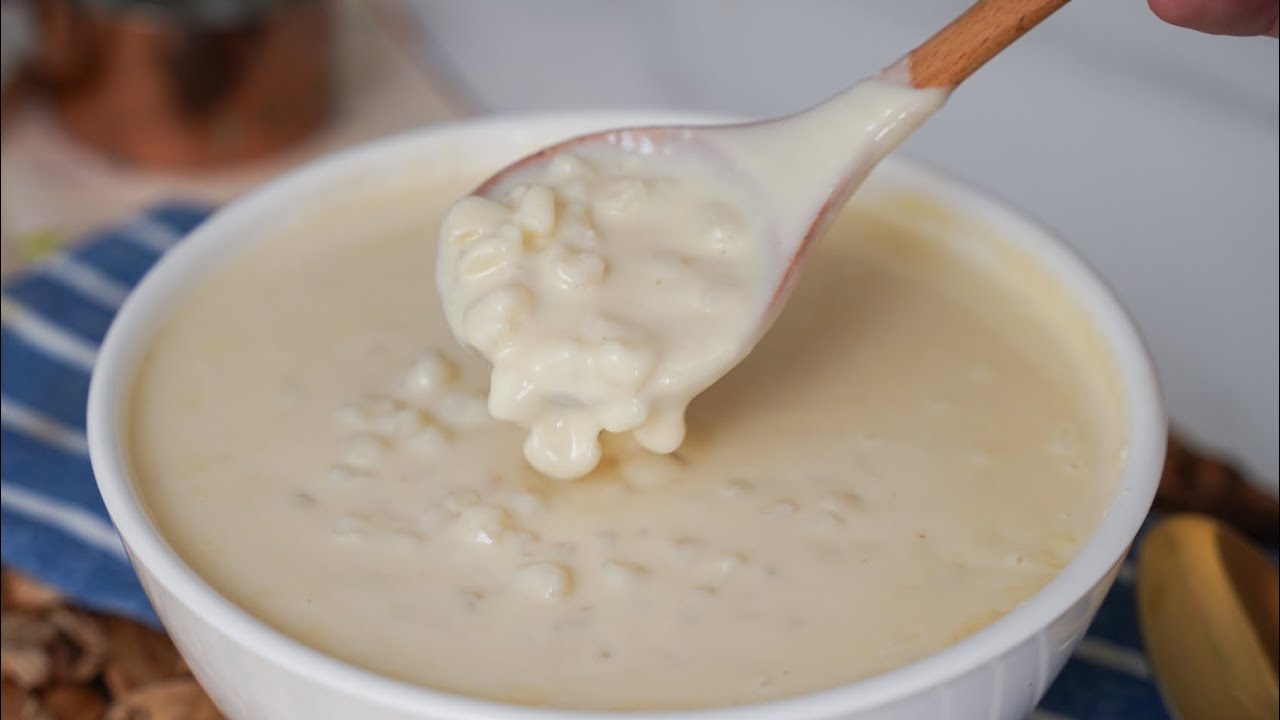 Canjica cremosa com chocolate branco, fácil e perfeita pro frio....