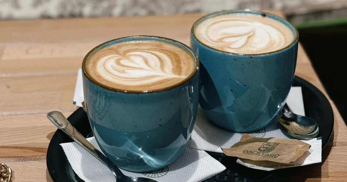 Aprenda a fazer café cremoso em casa com 3 métodos diferentes: na batedeira, no liquidificador...