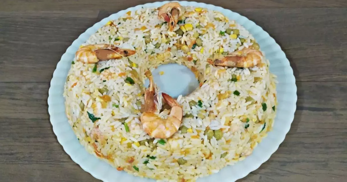 Como Fazer Arroz Primavera com Camarão: Fica Bem Caprichado é Super Econômico e Fica Pronto em Poucos Minutos!