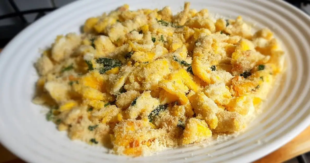 Aprenda a fazer uma farofa de ovo fácil e deliciosa. Receita prática, perfeita para acompanhar...