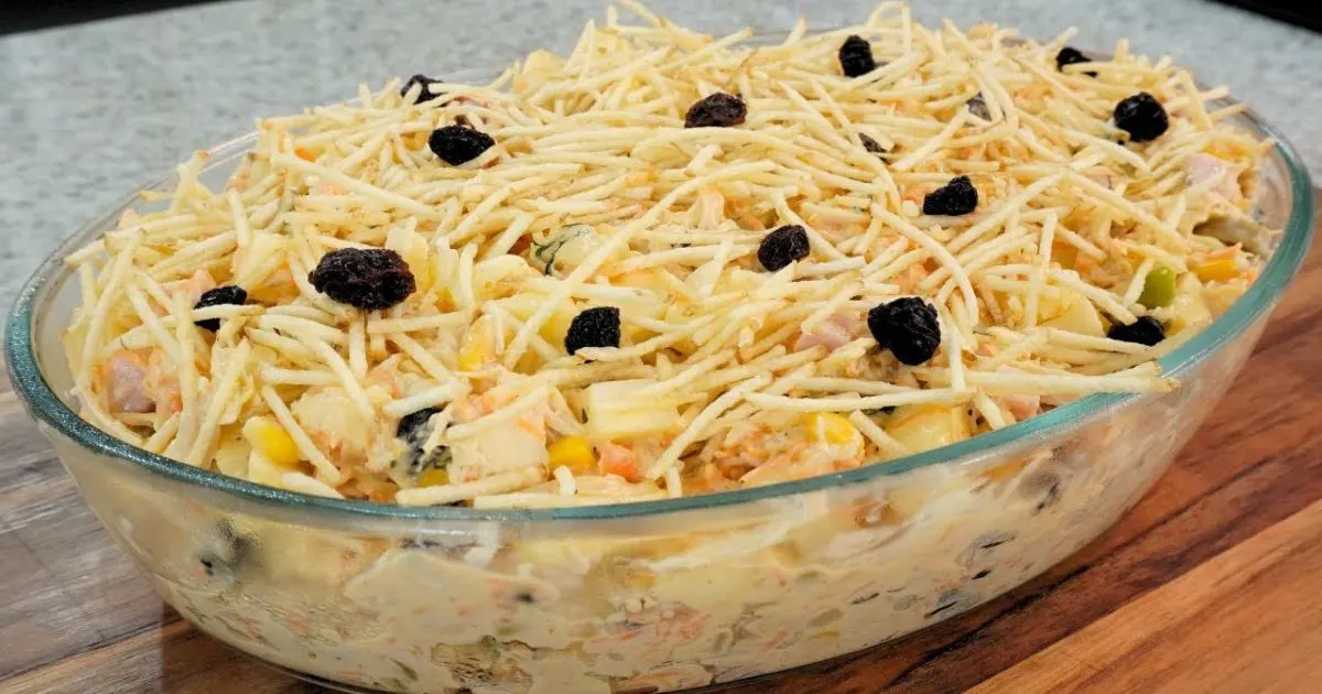 Salpicão de Frango com Batata Palha Natalino