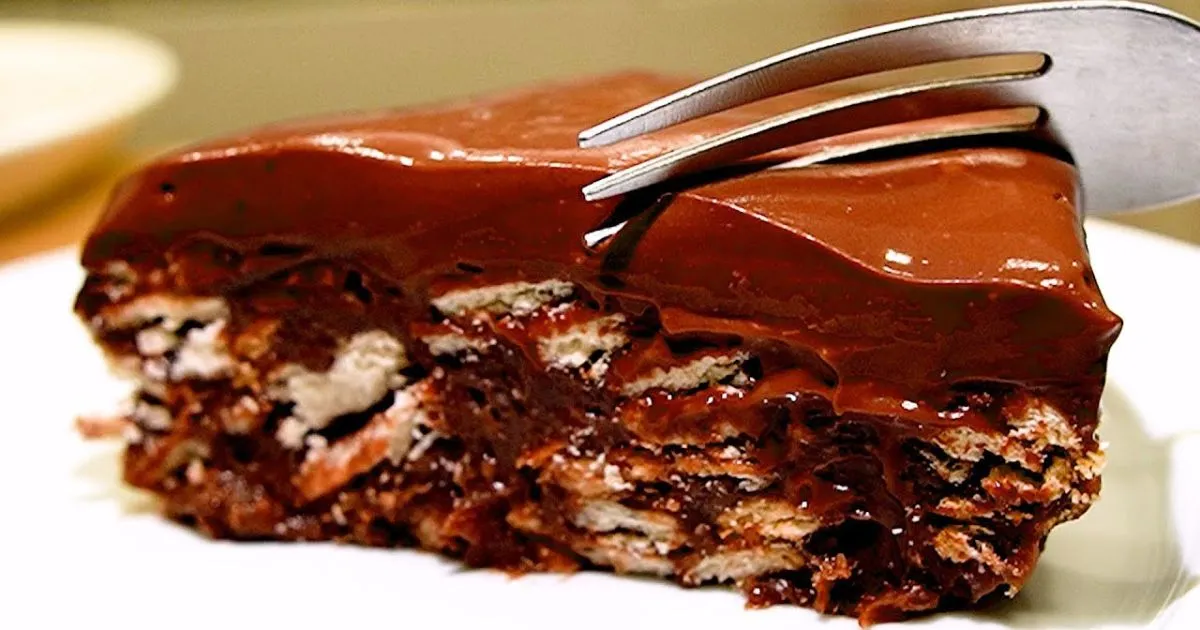 Coloca essa Receita de Torta de Chocolate com Biscoito Simples no Topo da sua Lista de  Natal