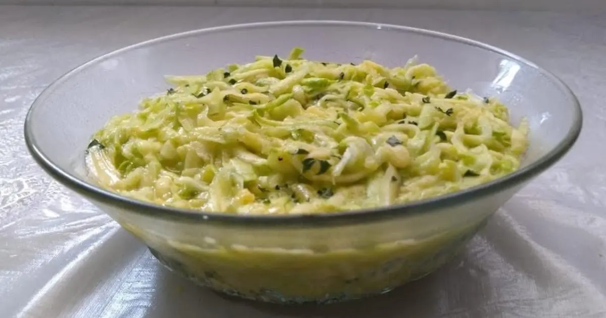 Descubra como fazer uma salada fresca e saborosa com abobrinha crua, pronta em poucos minutos....