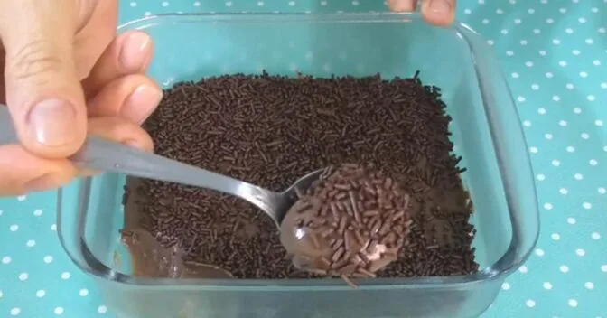 Doces: Brigadeiro de Colher Feito no Liquidificador: Prático e Sem Usar o Fogão!