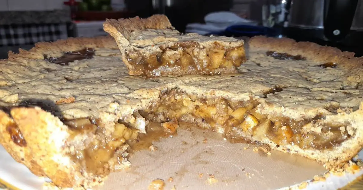 Aprenda a fazer torta de maçã tradicional fácil e deliciosa, com massa amanteigada e recheio...