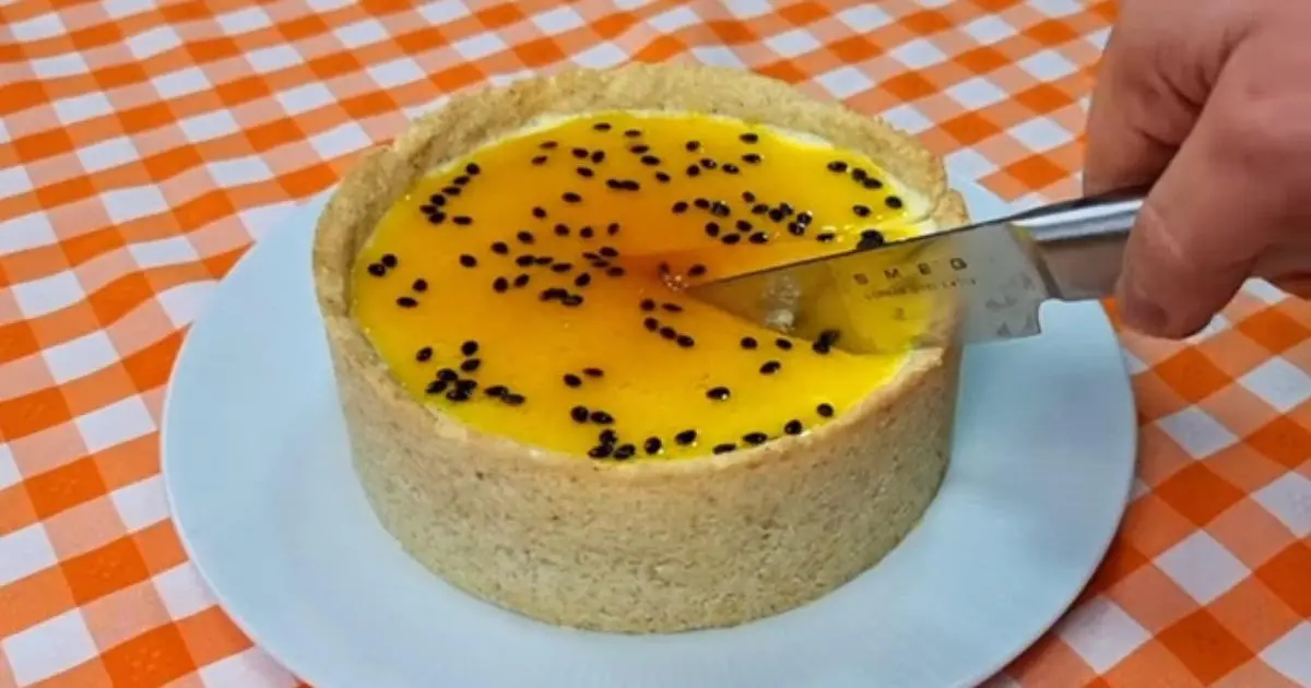 Torta saudável sem açúcar, cremosa e fácil de fazer. Ideal para dietas low carb....