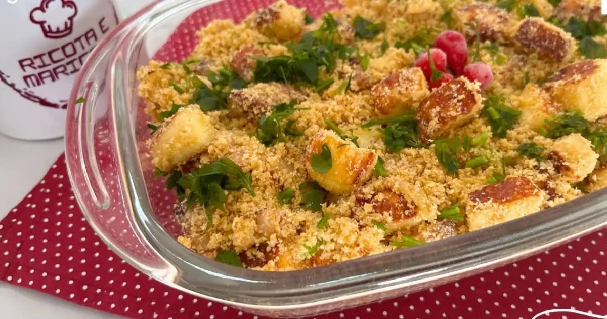 Prepare farofa crocante com queijo coalho e bacon delícia, fácil e perfeita para churrascos e...