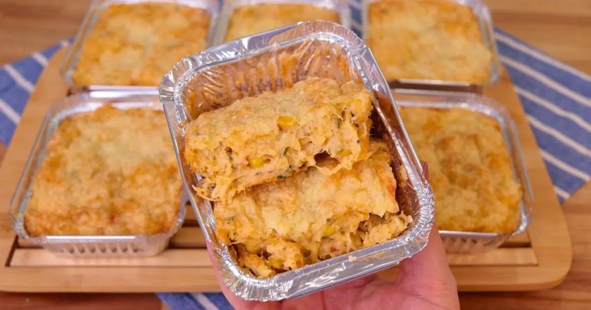 Torta de frango fit e proteica na marmita, cremosa e sem glúten, fácil e rápida....