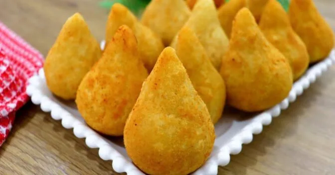 Lanche: Aprenda a Fazer Coxinha de Frango Crocante e Suculenta com Essa Receita Simples