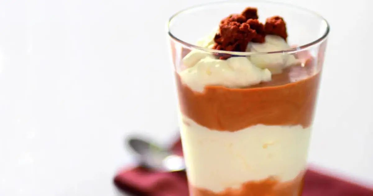 Sobremesa Cremosa de Chocolate fácil e irresistível! Aprenda essa receita deliciosa para adoçar qualquer ocasião....