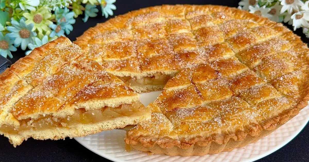 Receita de torta de maçã fácil, recheada e com massa macia....