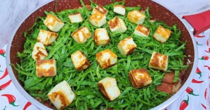 Especiais: Receita Incrível de Arroz com Bacon, Pimenta, Couve e Queijo Coalho Feita em Uma Só Panela