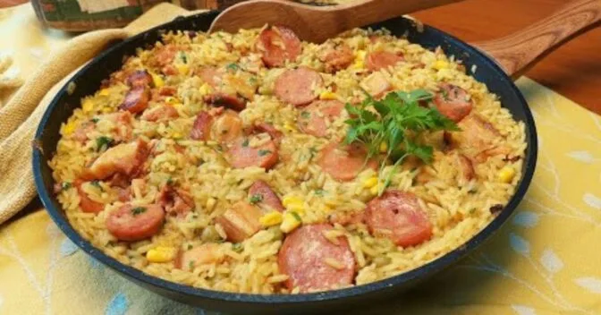 Especiais: Receita de Arroz da Roça com Linguiça, Calabresa e Bacon que Fica Pronta em 30 Minutos