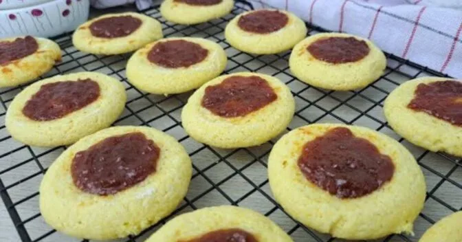 Biscoitos: Como Fazer Biscoitos de Fubá com Geleia de Goiaba: Simples e Saborosos